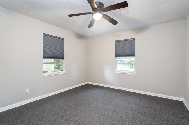 Building Photo - 503 Carrell St