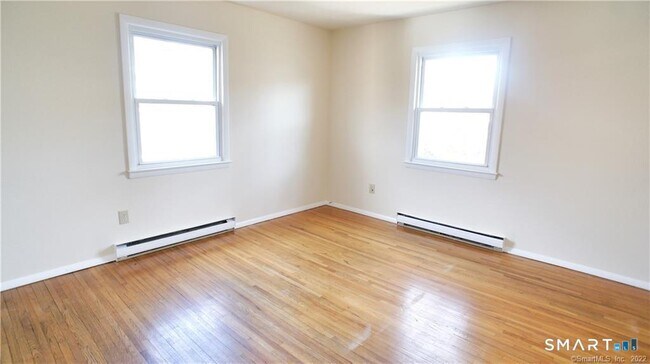 Building Photo - 37 Ferris Ave