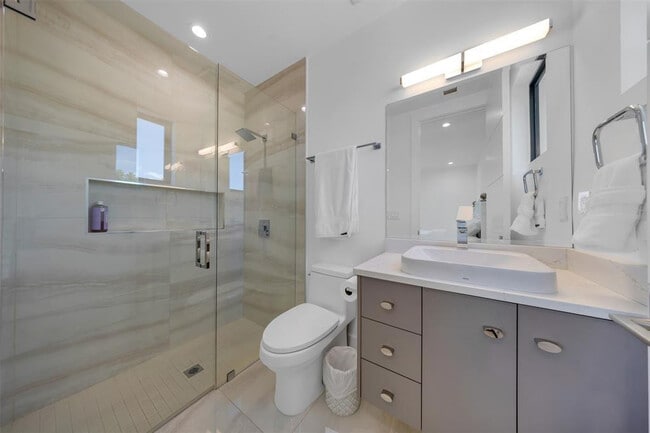 Building Photo - 2001 Marietta Dr