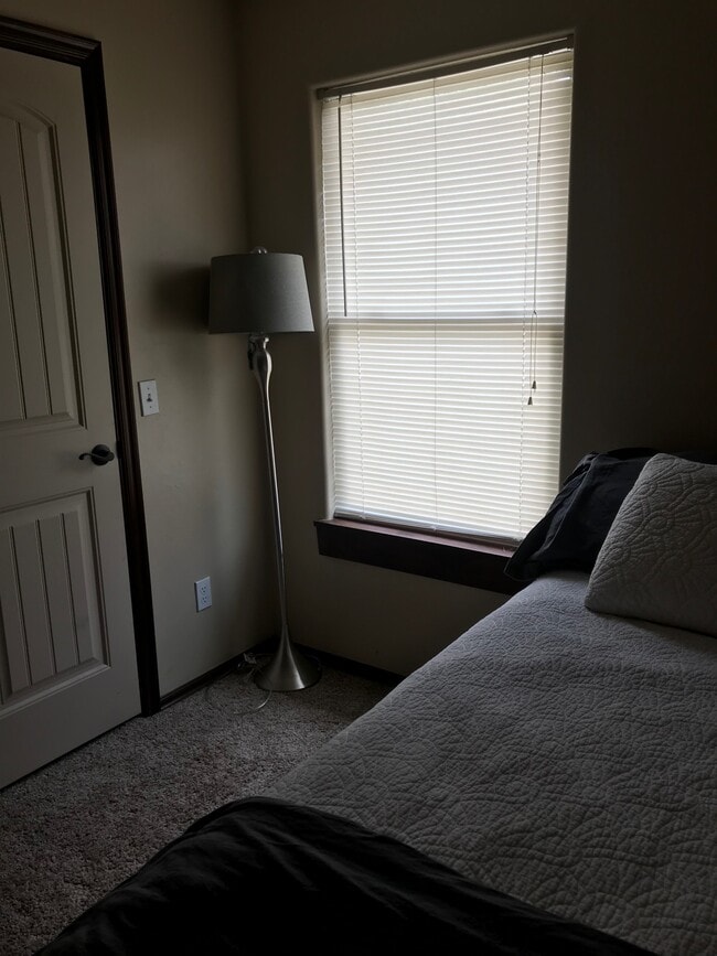 Building Photo - 8 NE 7th St