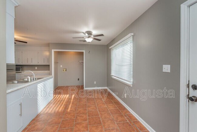 Building Photo - 250 Brooks Dr