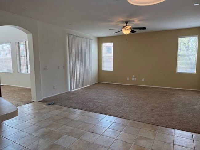 Building Photo - Gorgeous 5 bedroom home in Tartesso
