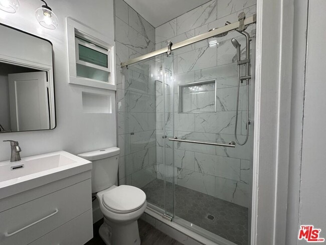 Building Photo - 856 S Gramercy Pl