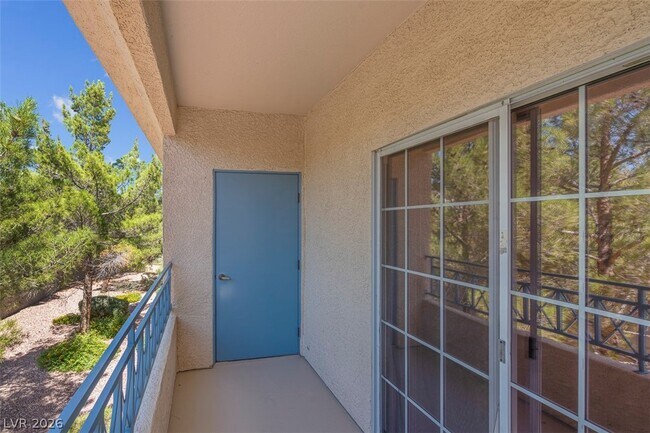 Building Photo - 353 Amber Pine St