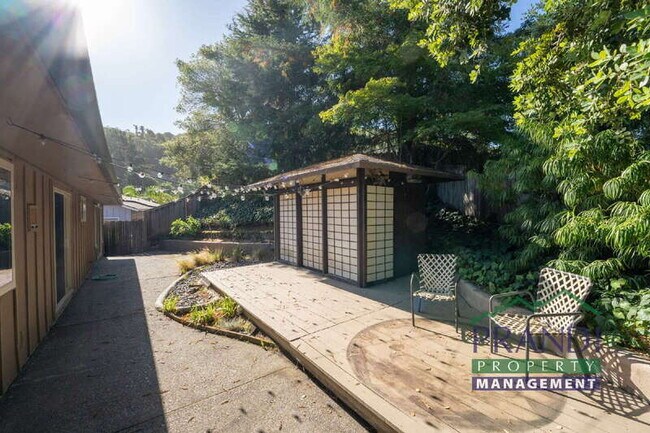 Building Photo - 20 Portola Ave