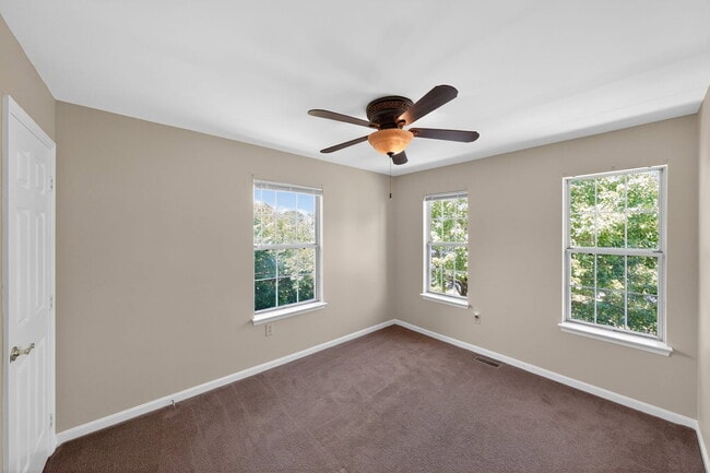 Building Photo - 3006 Freedom Ct N