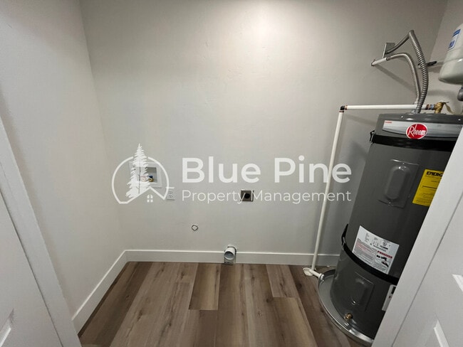 Building Photo - 1288 Lake Ave