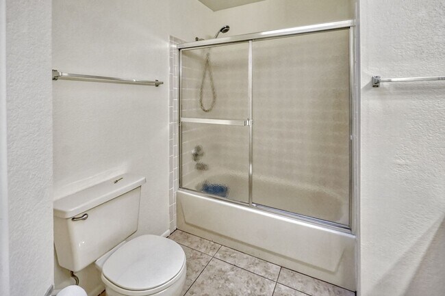 Building Photo - Pending/ Rented - Serene 3-bed 2-bath