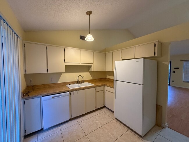 Building Photo - 380 Eron Way