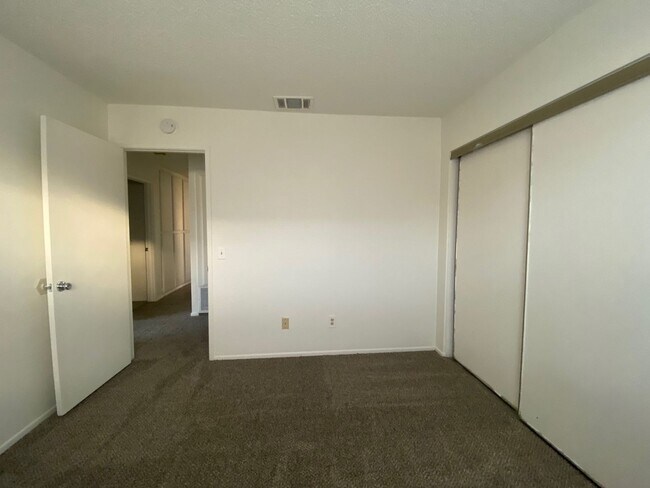 Building Photo - 1421 Padua Ave