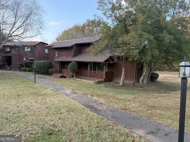 Building Photo - 20 Fairway Ln