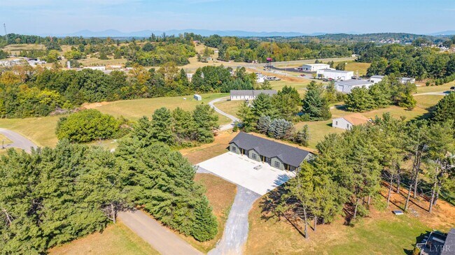 Building Photo - 45 Savage Dr