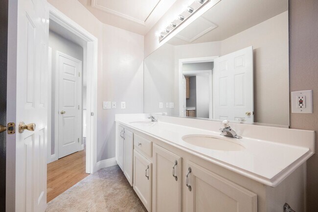 Building Photo - Beautiful Home in a Guard Gated Community