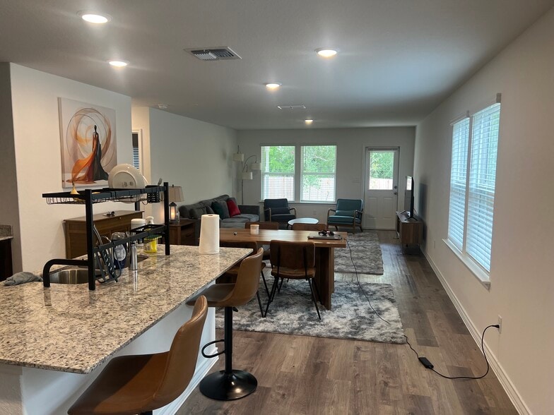 Building Photo - 8123 Hamrick Cir