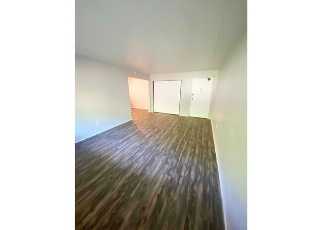 Building Photo - 539 Lowell Ave