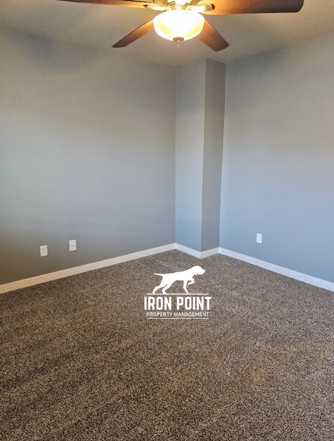 Building Photo - 3bed/2.5 bath Townhome in Boise w/2 Car Garage, Community Pool & Fitness Center