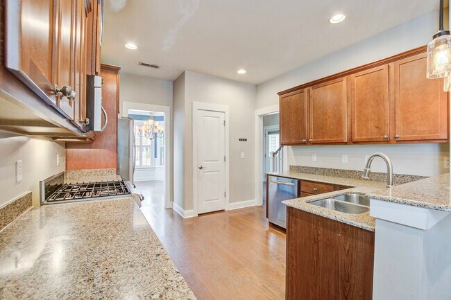 Building Photo - 1811 Luna Ct