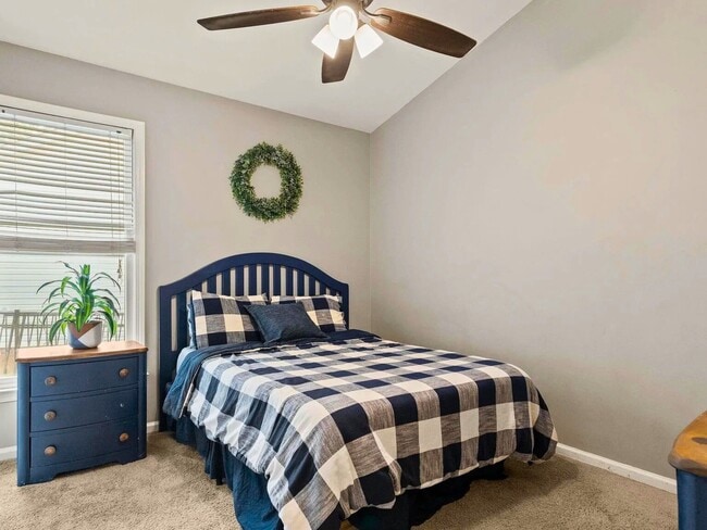 Building Photo - 1032 Summit Dr