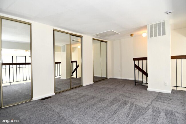 Building Photo - 5175 King Charles Way