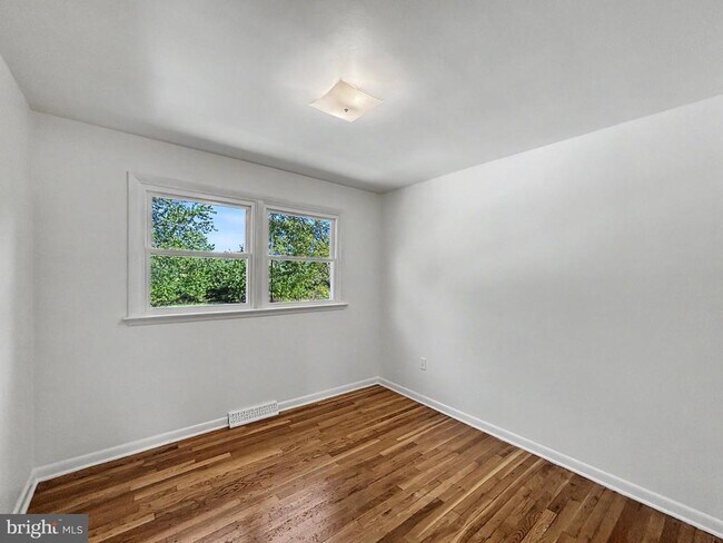Building Photo - 4615 Lincoln Way E