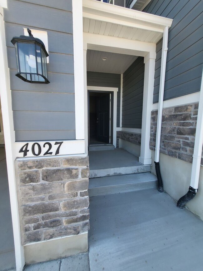 Building Photo - Brand New townhomes