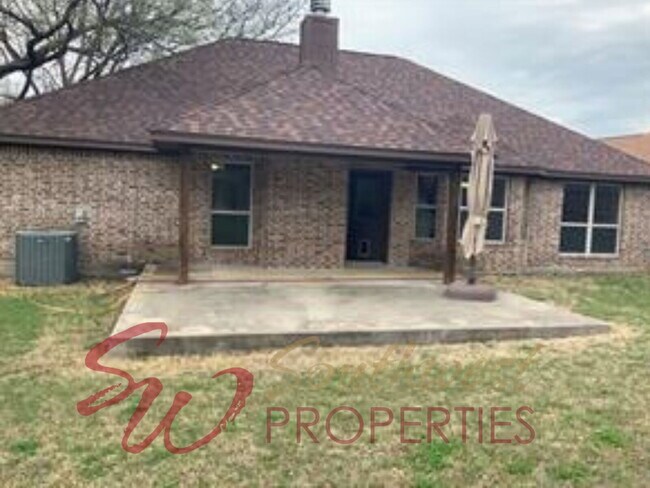 Building Photo - Beautiful 3 Bed / 2 Bath Home in Golf Course Community