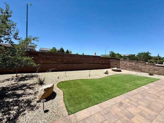 Building Photo - Move-In Ready 2 Bed, 2 Bath Home in Prime Prescott Location