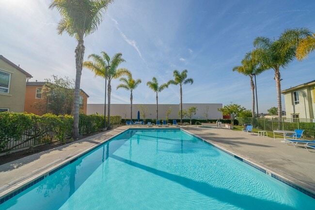 Building Photo - Secured and Quiet Townhome in Private Comm...