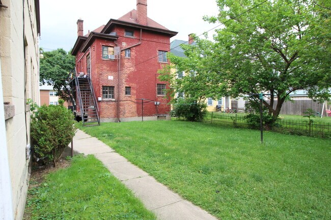 Building Photo - 1 Bedroom on South High St