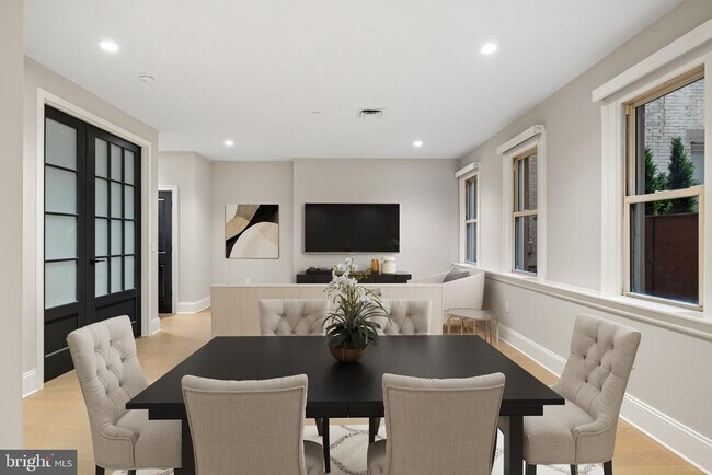 Building Photo - 200 S Broad St