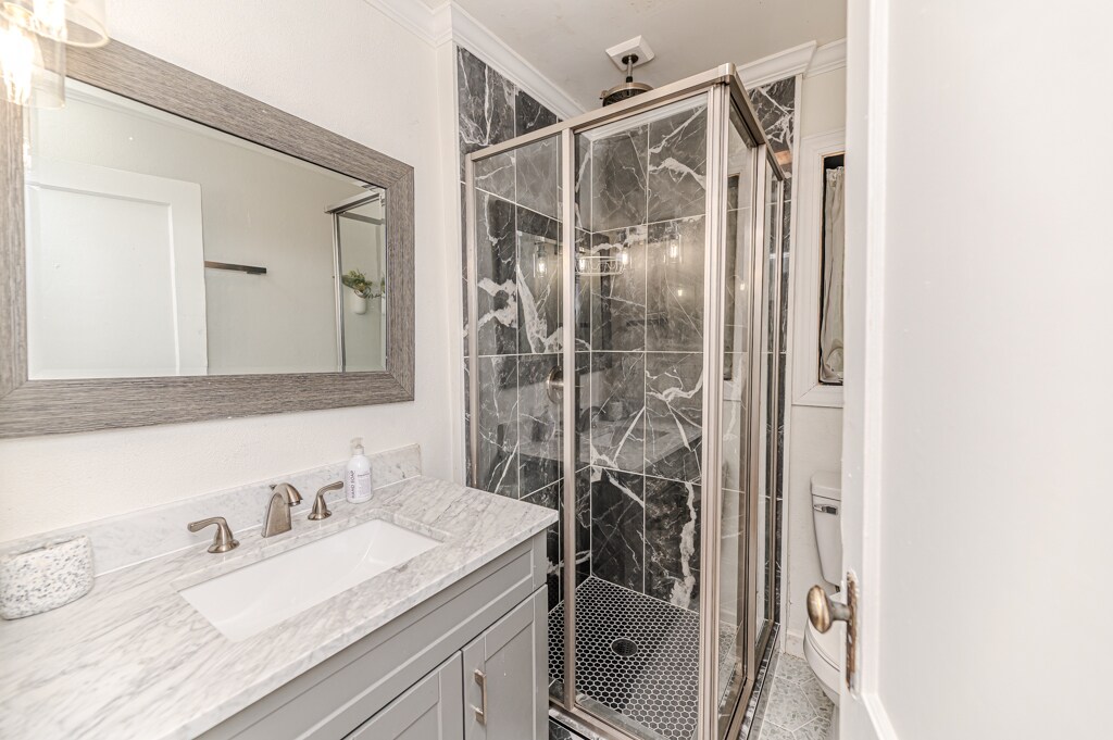 Building Photo - 508A W Chisholm St