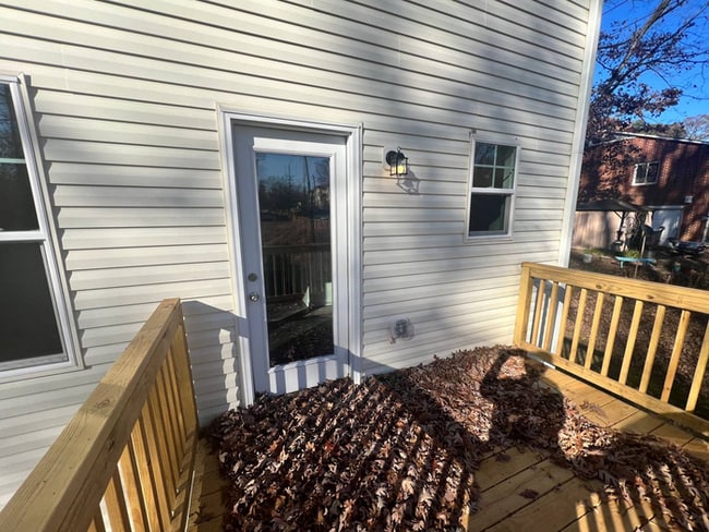 Building Photo - 1064 W Bank St