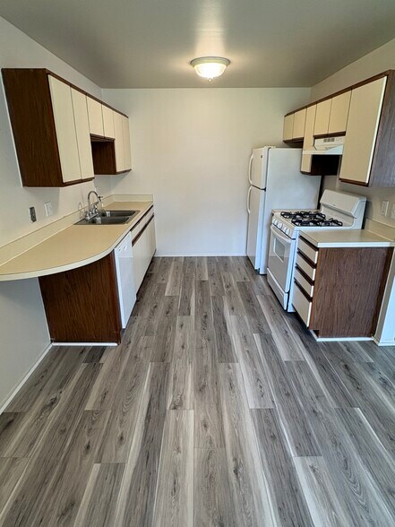 Building Photo - 5923 Niles Dr