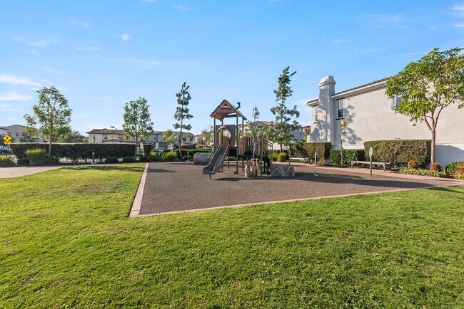 Building Photo - Comfort Meets Coastal Living 4 Bed 2.5 Bath in Oceanside!