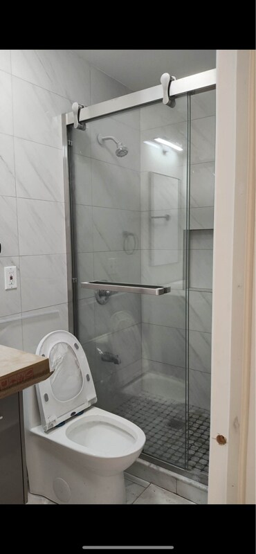 Building Photo - 2957 Shore Pkwy