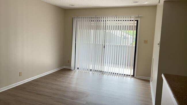 Building Photo - 10301 N Kings Hwy