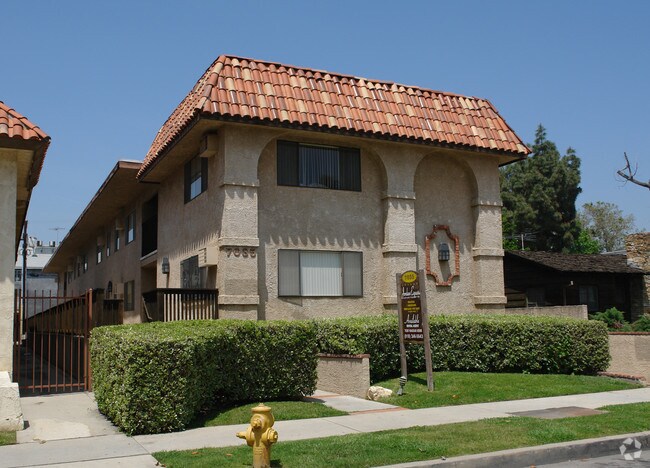 Building Photo - Jordan Espana/Hacienda Apartments