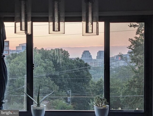 Building Photo - 1300 S Arlington Ridge Rd