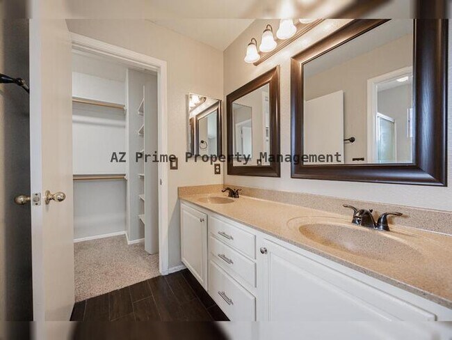 Building Photo - 7442 W Via Del Sol Dr