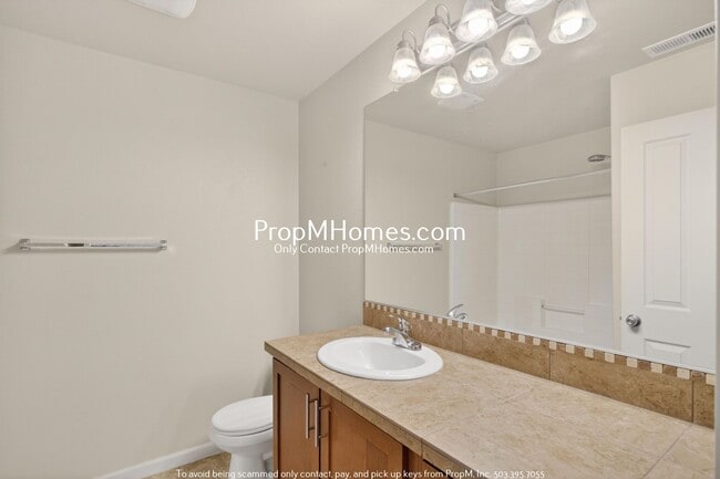 Building Photo - Cozy Two Bedroom Townhome in Amberglenn!