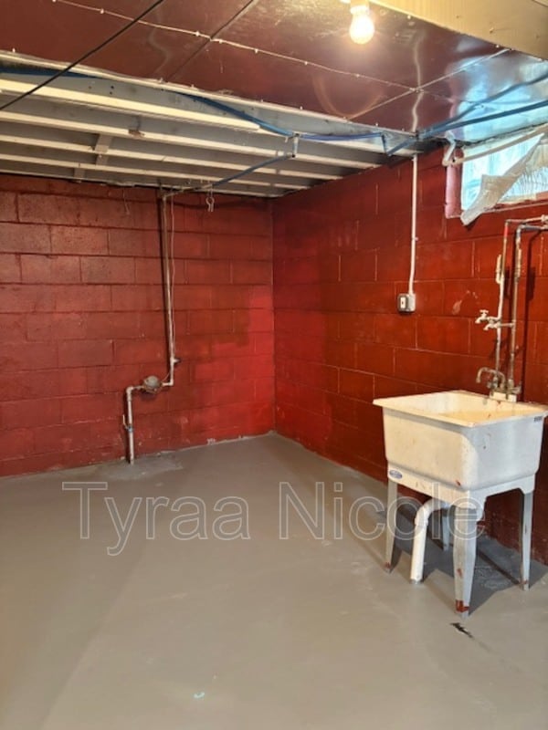 Building Photo - 22241 Lyndon St