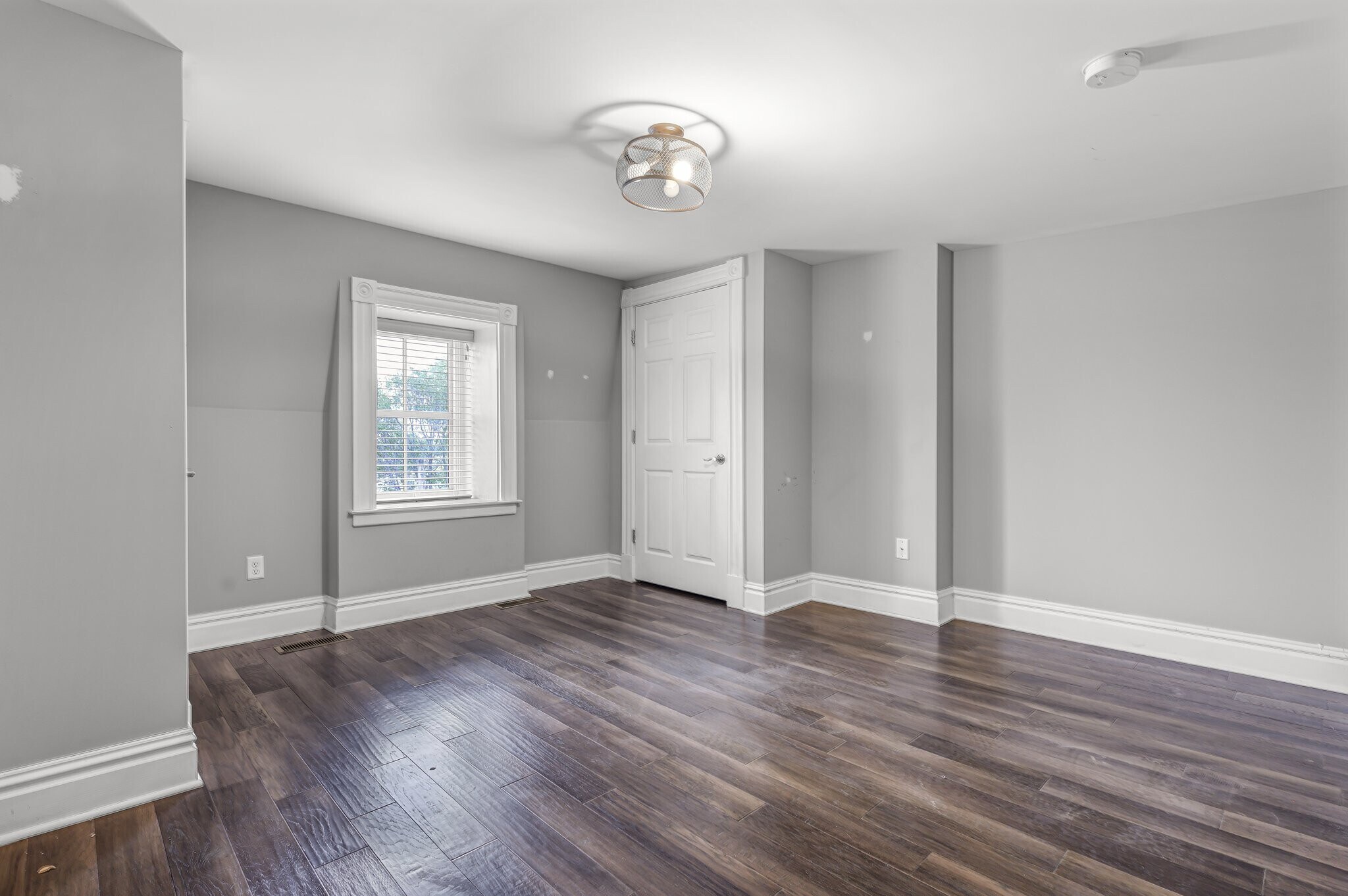 Building Photo - 2111 Menard St