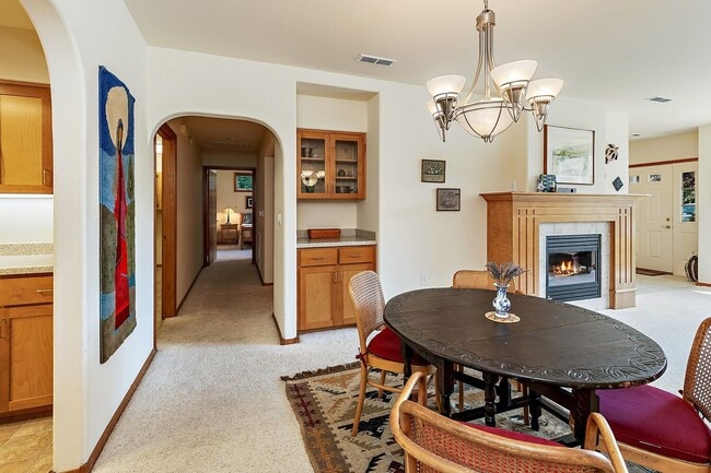 Building Photo - Mountain Meadows 2 Bedroom, 2 Bath Condomi...