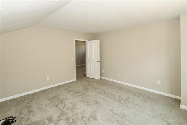 Building Photo - Like NEW Home in Zionsville!