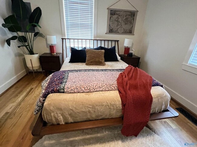 Building Photo - 1612 NE Wellman Ave