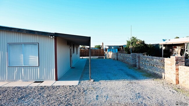 Building Photo - 10584 E Amber Dr
