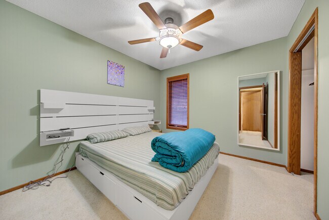 Building Photo - 15 Magnolia Ln N