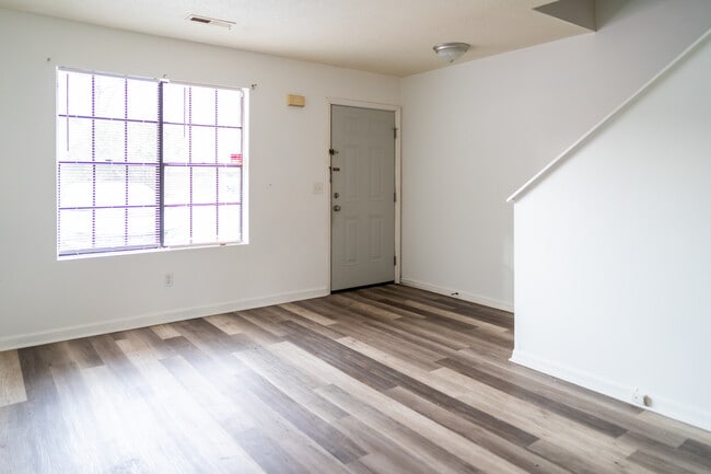 Building Photo - 106 Kimeran Ln