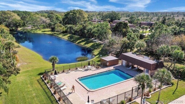 Building Photo - 6003 SE Riverboat Dr