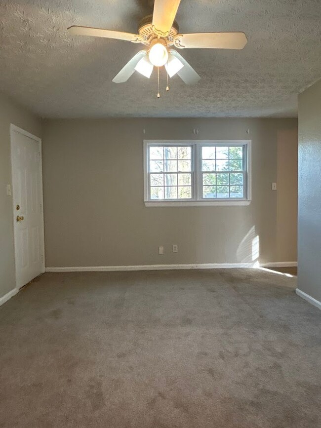 Building Photo - 3 Bed and 2 Bath in Atlanta with a Bonus R...